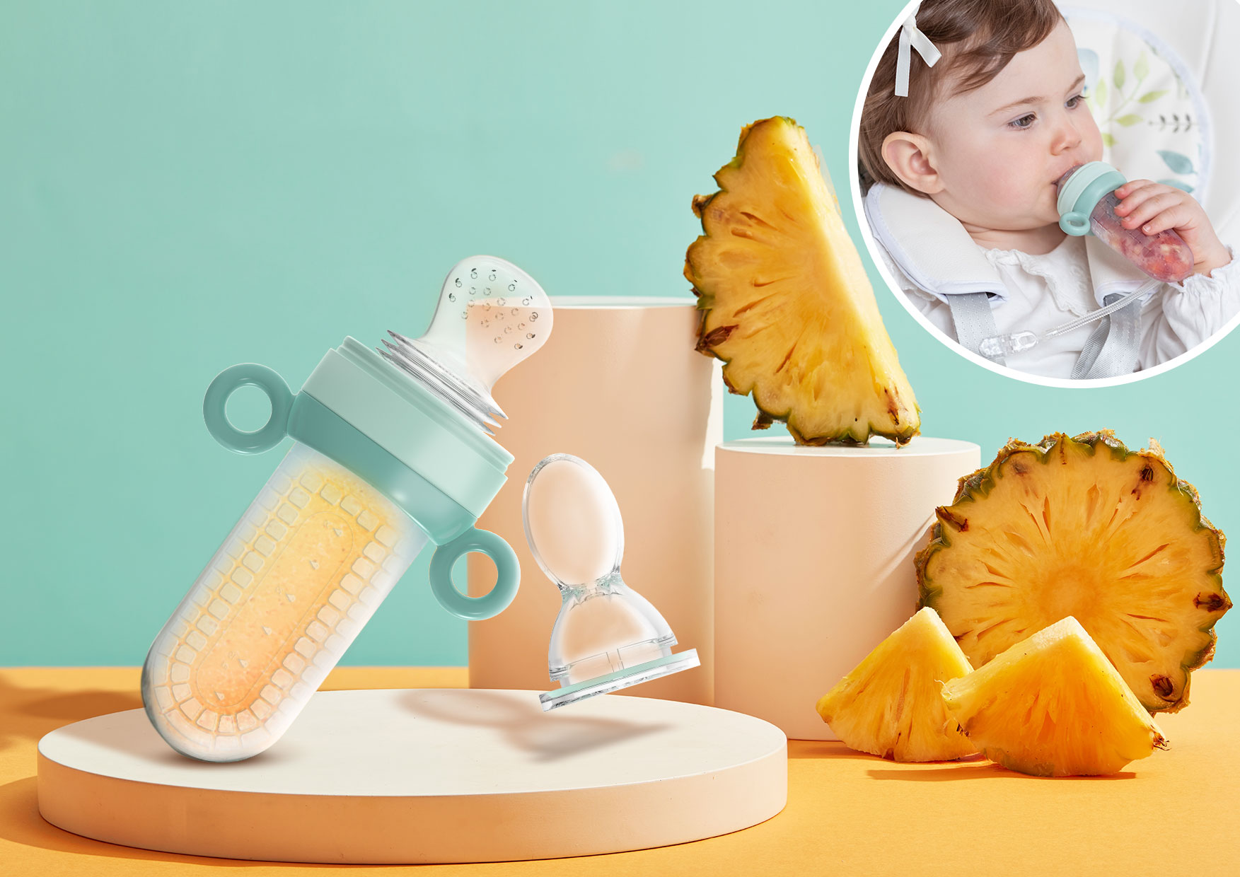 dziecko w krzesełku je owoce za pomocą Neno Gusto